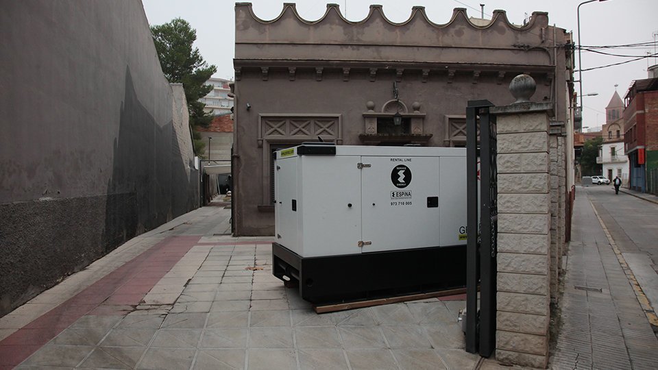 Grups electrògens al carrer Navarra