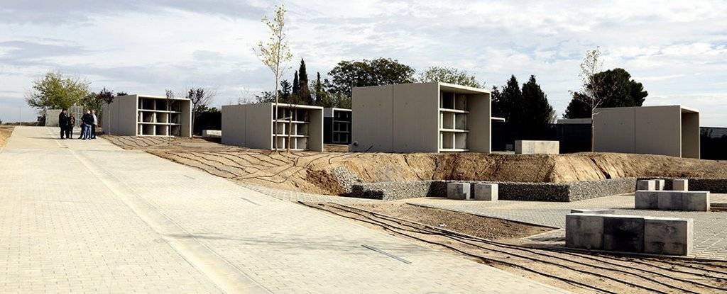 El nou cementiri d'Alcarràs amb els mòduls de nínxols