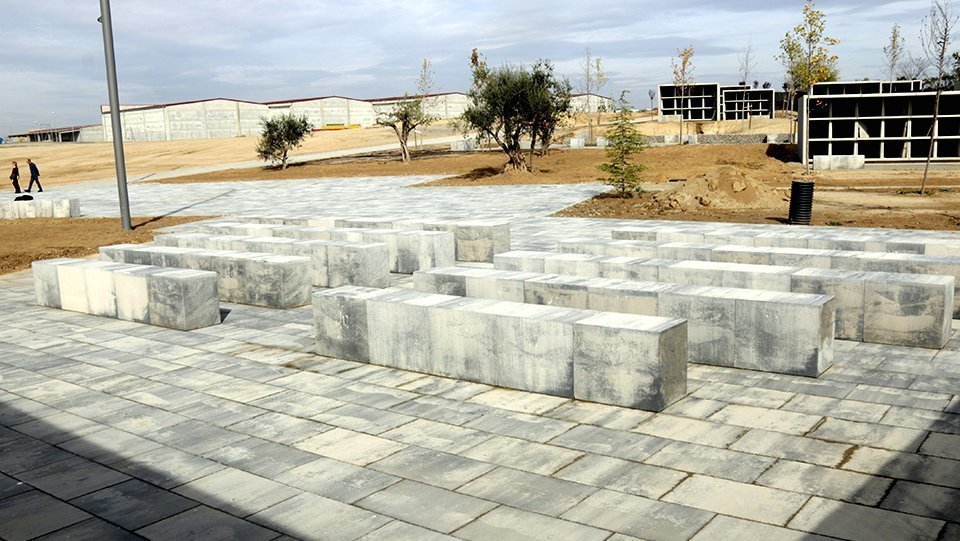 El nou cementiri d'Alcarràs amb els mòduls de nínxols