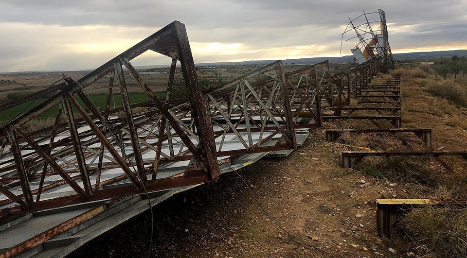 Estat en el qual ha quedat la pancarta a Bellpuig