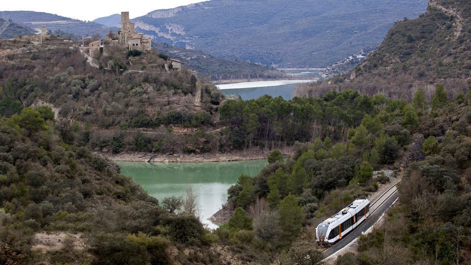 El Tren dels Llacs panoràmic entre Lleida i La Pobla de Segur