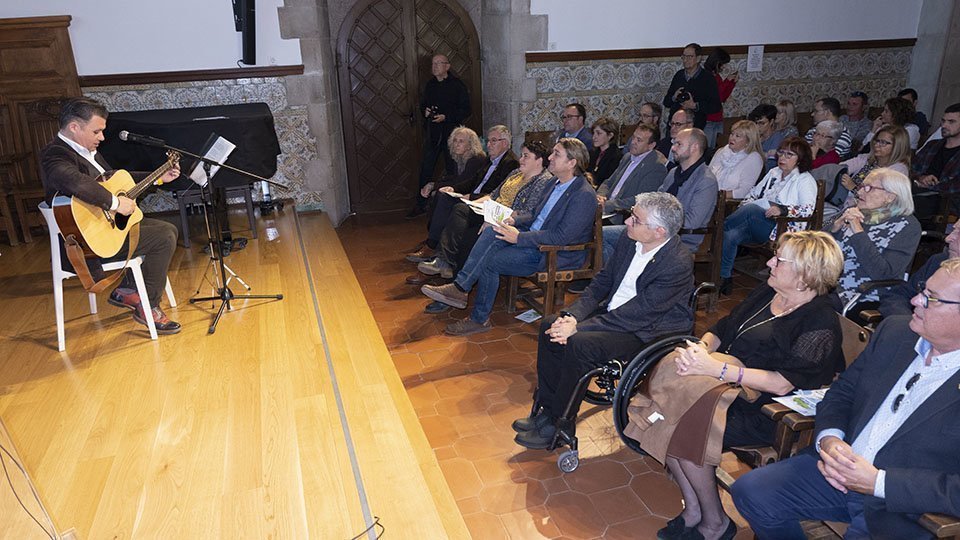 Lo Pardal roquer en l'acte Camins d'Or Líquid del Segrià Sec