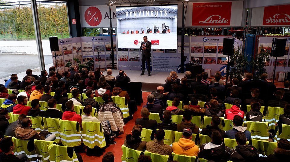 El president de la Diputació Joan Talarm amb Tallers A. Miquel