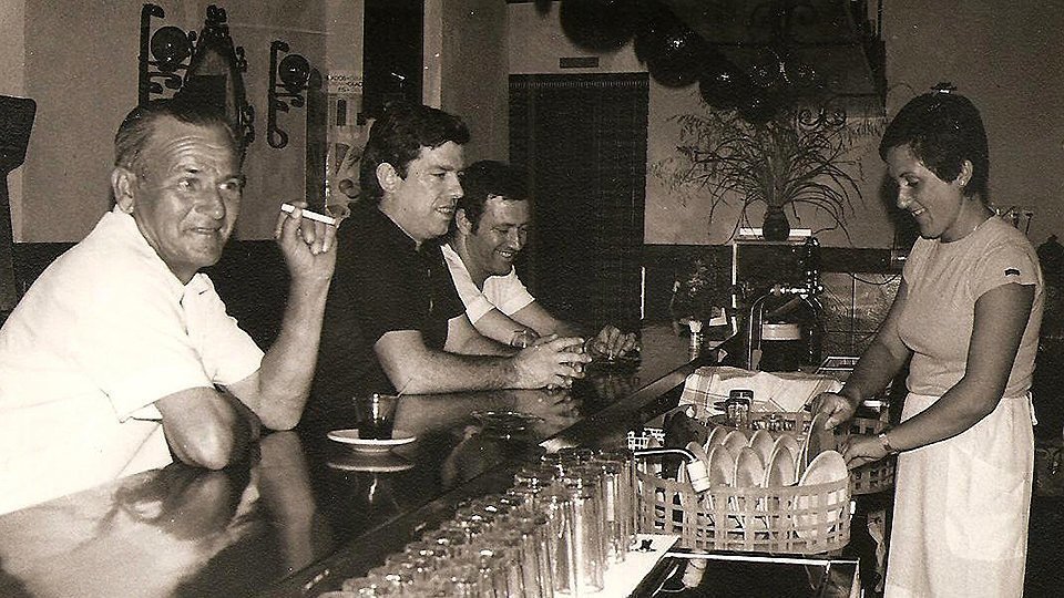 Casimiro Pons i la seva esposa, Encarna Calafell en el restaurant L'Estoneta