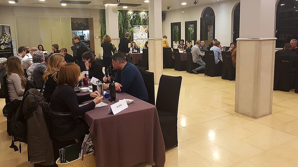 Productors i consumidors en les reunions en la jornada a Masia Les Garrigues 1