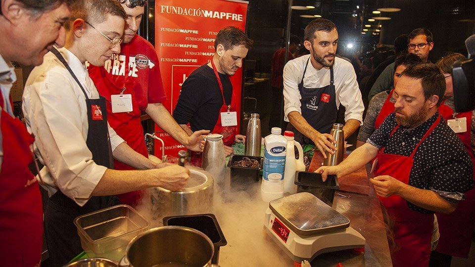 Els joves i empresaris en la Cuina entre amics a la Boscana 1