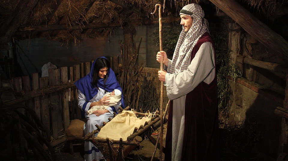 Pla general de l'escena del naixement del nen Jesús del Pessebre Vivent de Linyola. Imatge del 26 de desembre de 2019 (Horitzontal).