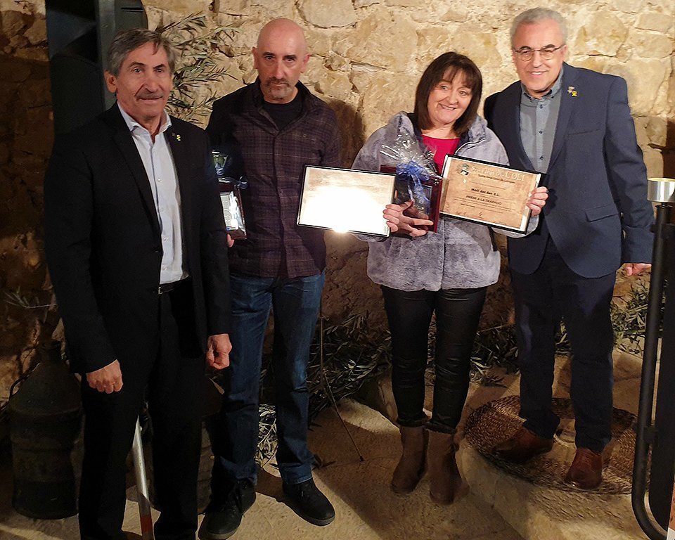 Camins de Pedra i el Molí del Set recollint els seus respectius reconeixements