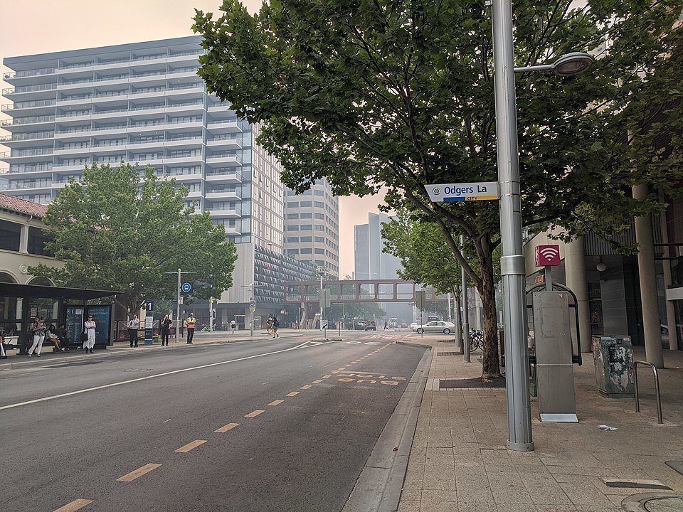 960px-Alinga_Street_on_a_smoky_day_in_December_2019 - By Nick-D - Own work, CC BY-SA 4.0, httpscommons.wikimedia.orgwindex.phpcurid=85225192