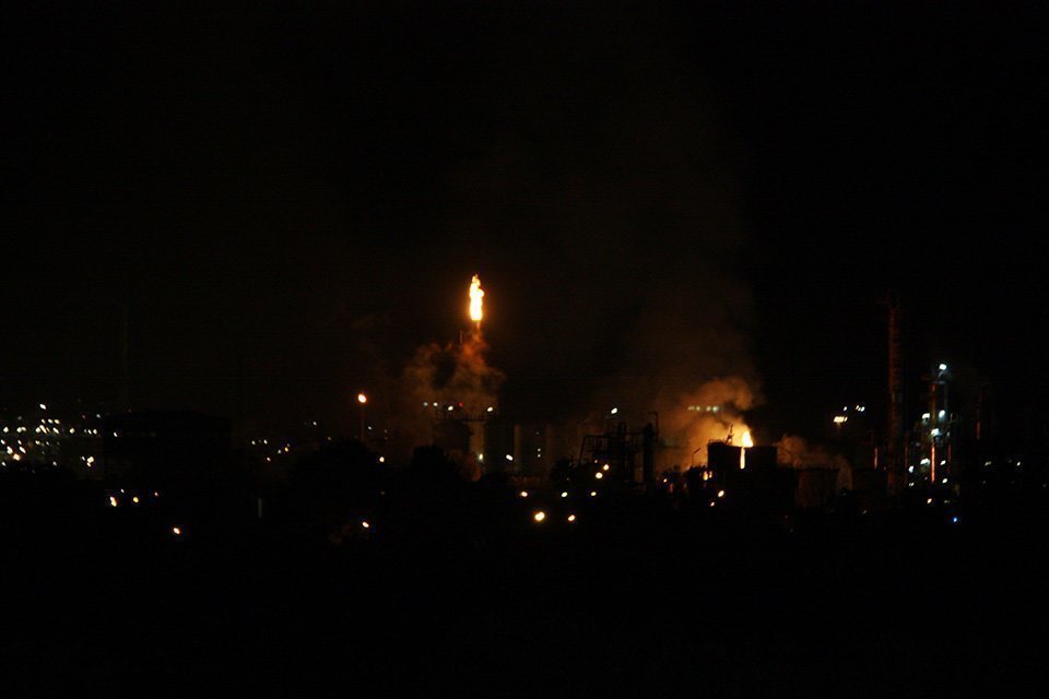 Imatge de l'incendi a la indústria química on hi ha hagut una explosió a la Canonja el 14 de gener del 2020. (Horitzontal)