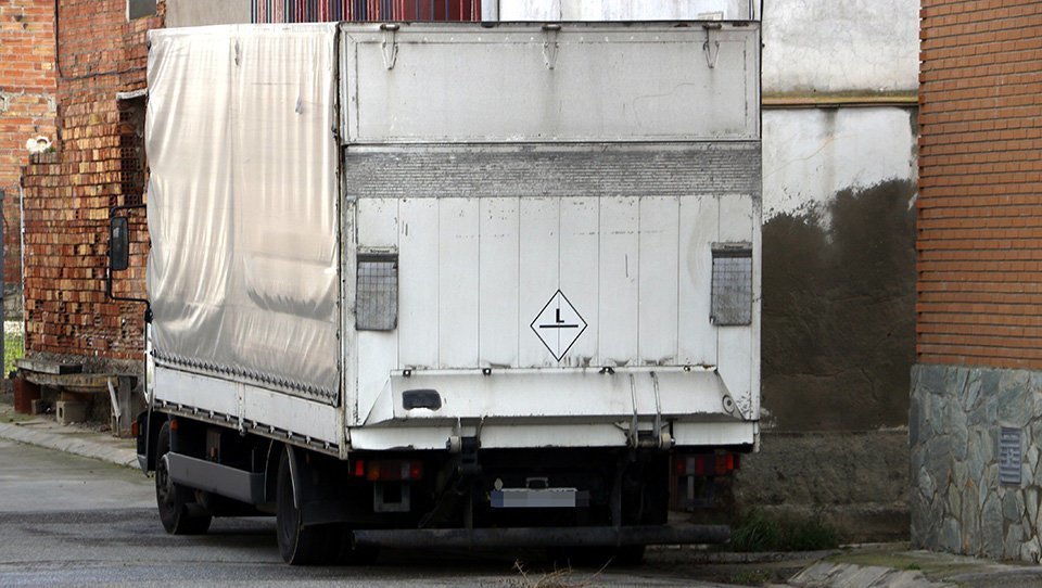 El camió que volien robar a una persona que ha estat ferida de bala a Vilanova de la Barca
