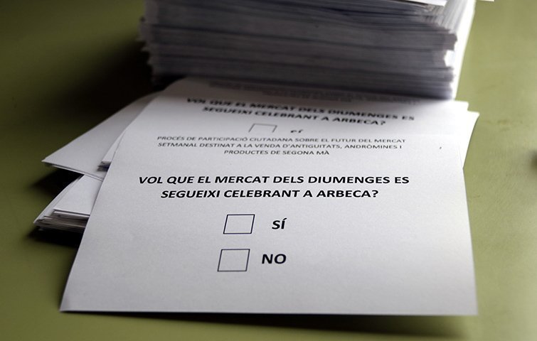 Una papereta del procés participatiu sobre el futur del mercat d'antiguitats a Arbeca