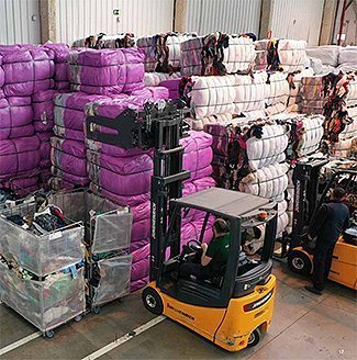 Manipulació de la roba recollida per Humana