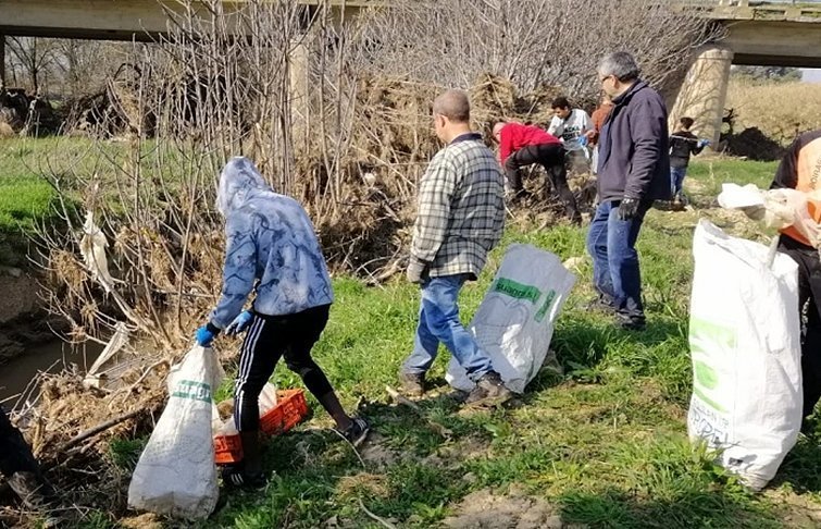 Participants al voltant dels efectes de les pluges de l'octubre a Juneda