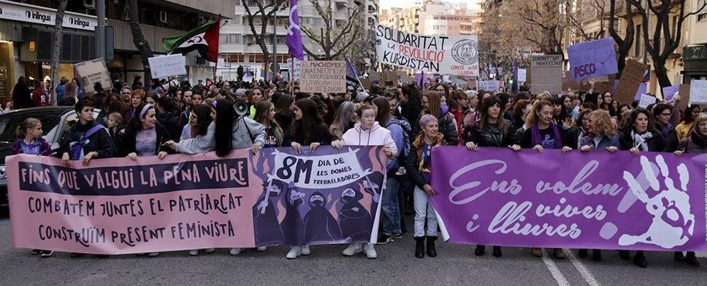 La manifestació feminista del 8M a Lleida convocada per la Coordinadora 8M