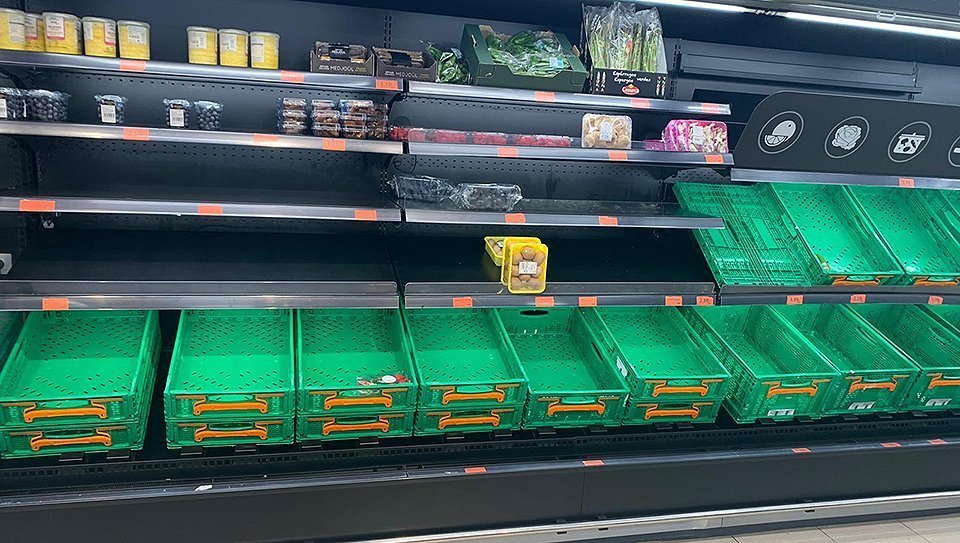 Prestatgeries de producte fresc dijous 12 de març