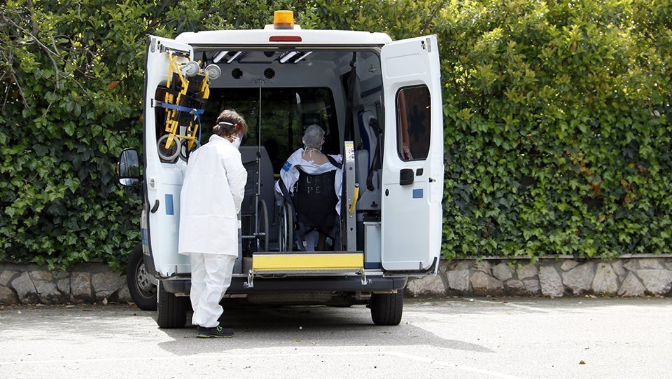 La primera persona traslladada de l'Hospital Arnau de Vilanova a l'Hotel del Nastasi de Lleida