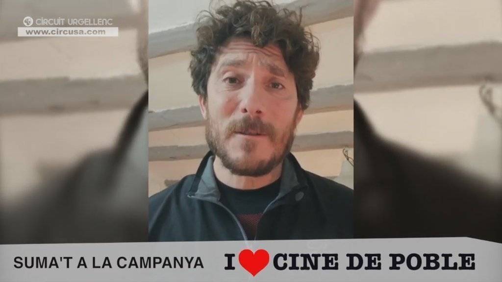 Un fotograma del vídeo en què l'actor Miquel Sitjar expressa el seu suport a la campanya 'I Love cine de poble' del Circuit Urgellenc. (Horitzontal)