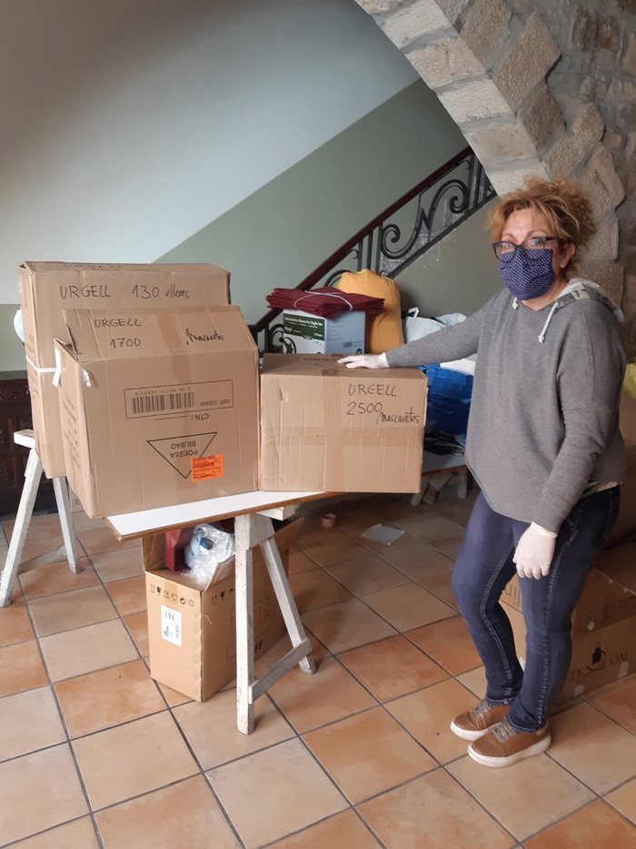 El material que ha arribat a l'Urgell. Imatge del 15 d'abril de 2020. (Vertical)