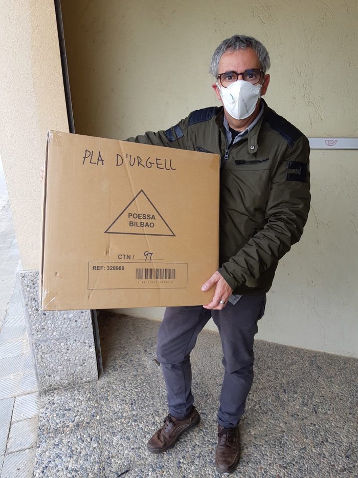 El material que ha arribat al Pla d'Urgell. Imatge del 15 d'abril de 2020. (Vertical)