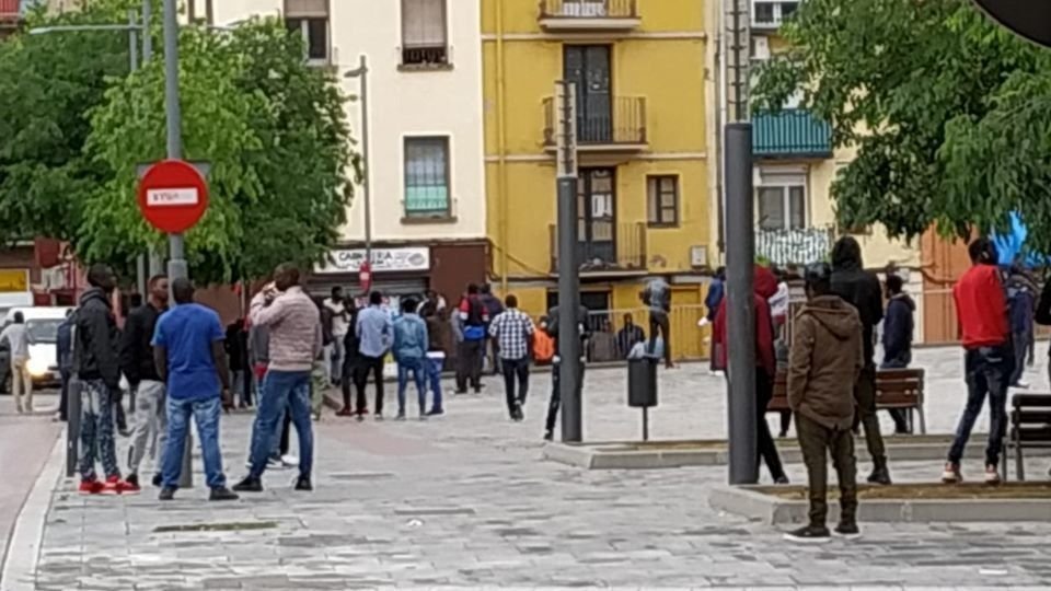 Imatge de temporers al la plaça del Dipòsit, al Centre Històric de Lleida. (Horitzontal)