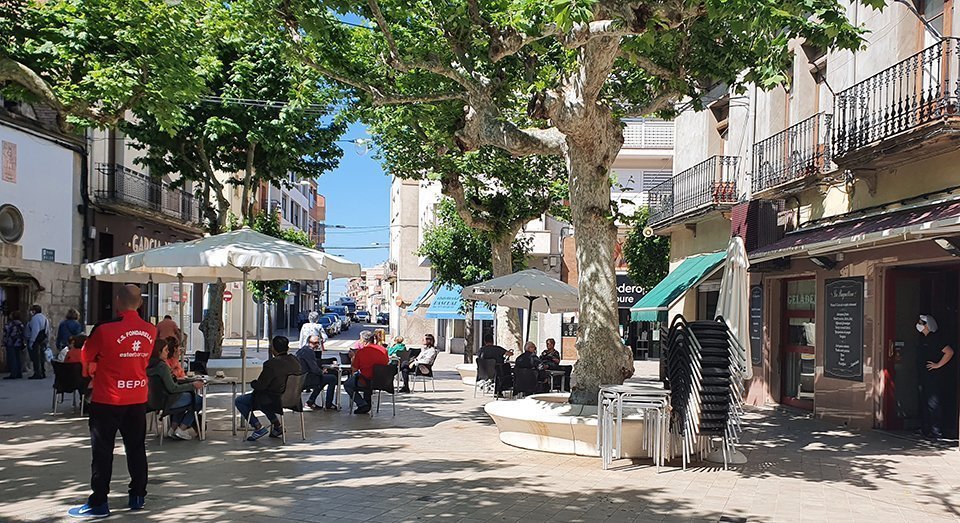 Imatge de les terrasses a la plaça Major de Mollerussa