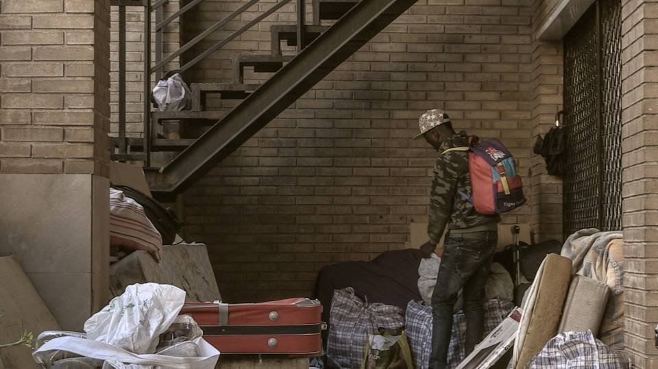 Una imatge del documental 'El cost de la fruita' Clara Barbal i Pablo Rogero (horitzontal)