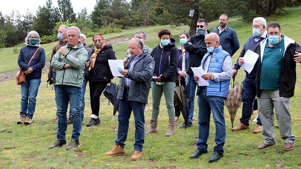 Lectura del manifest que demana l'ajornament de la creació de l'Agència de la Natura