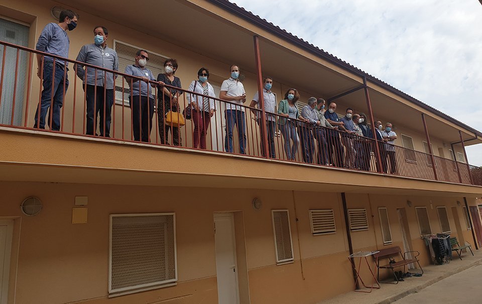 Visita dels alcaldes i representants del sector de la fruita a l'allotjament de Torres Segre