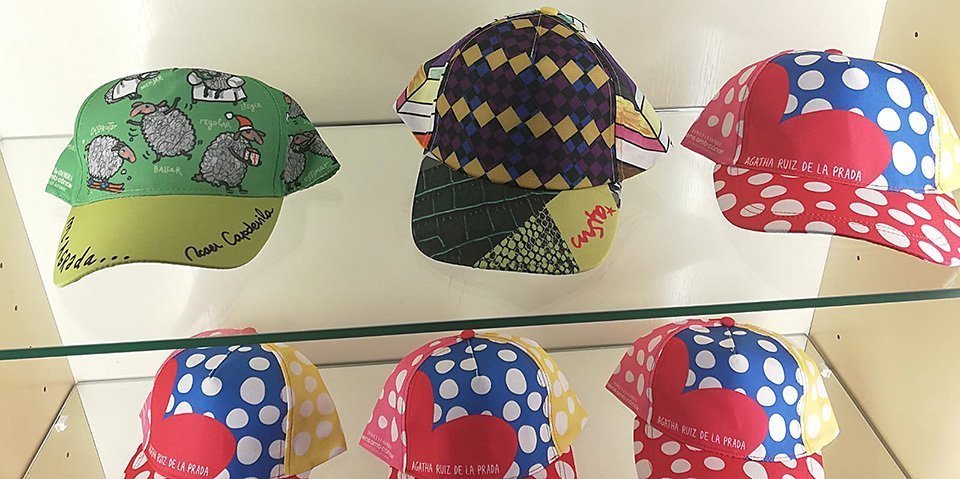 Les gorres de les diferents camoanyes Posa't la Gorra de l'AFANOC