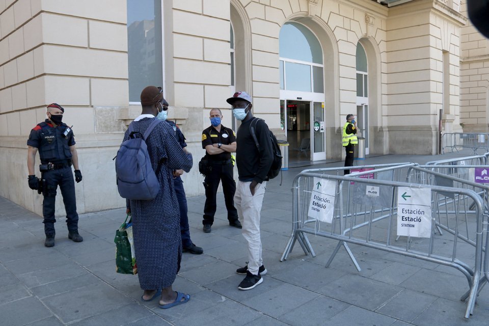 Control dels Mossos d'Esquadra a l'estació de tren de Lleida, Imatge del 5 de juliol de 2020. (Horitzontal)