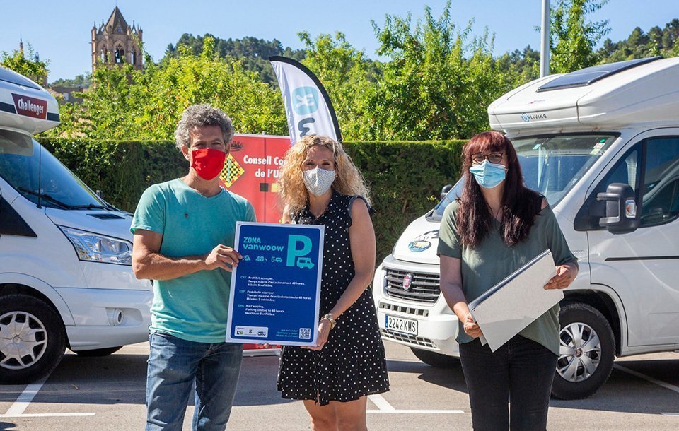 L'alcadessa de Vallfogona de les Monges Sílvia Fernàndez recull l'acreditació Vanwioow