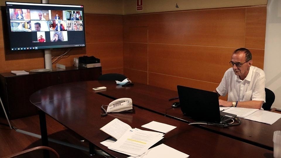 Miquel Pueyo, durant la reunió telemàtica amb altres alcaldes de ciutats de l'Estat