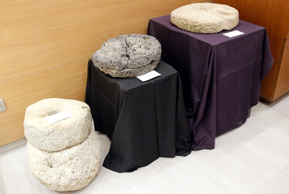 Tres peces de molins rotatius del Tossal de les Tenalles i del seu entorn presentades  III Jornada Cultural dels Amics del Tossal de les Tenalles de Sidamon