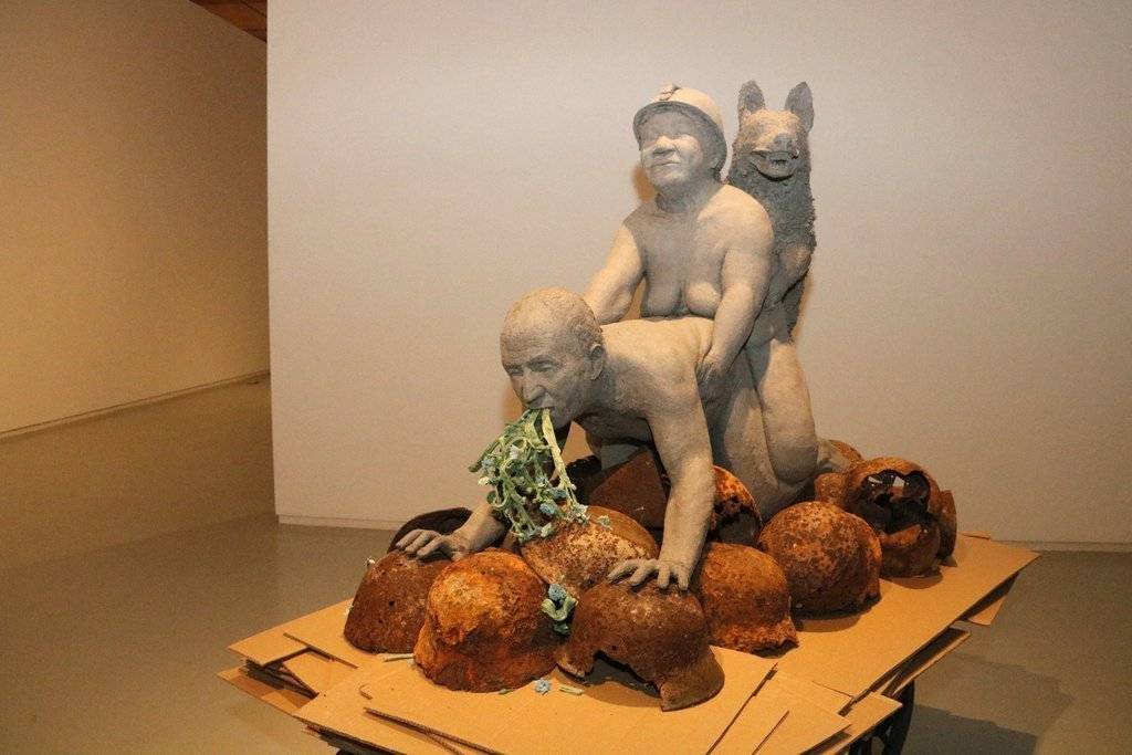 Pla obert on es pot veure l'obra 'Not dressed for conquering HC04 transport', de Ines Doujak, a la mostra 'Censored' de la col·lecció de Tatxo Benet, a la Panera de Lleida, el 23 de setembre de 2020. (Horitzontal)