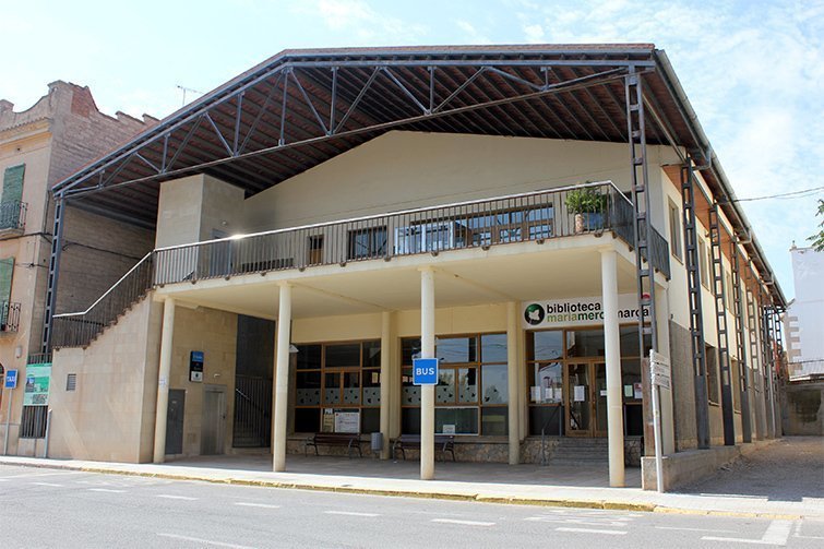 Edifici de la Llar de Jubilats i la Biblioteca municipal de Torregrossa