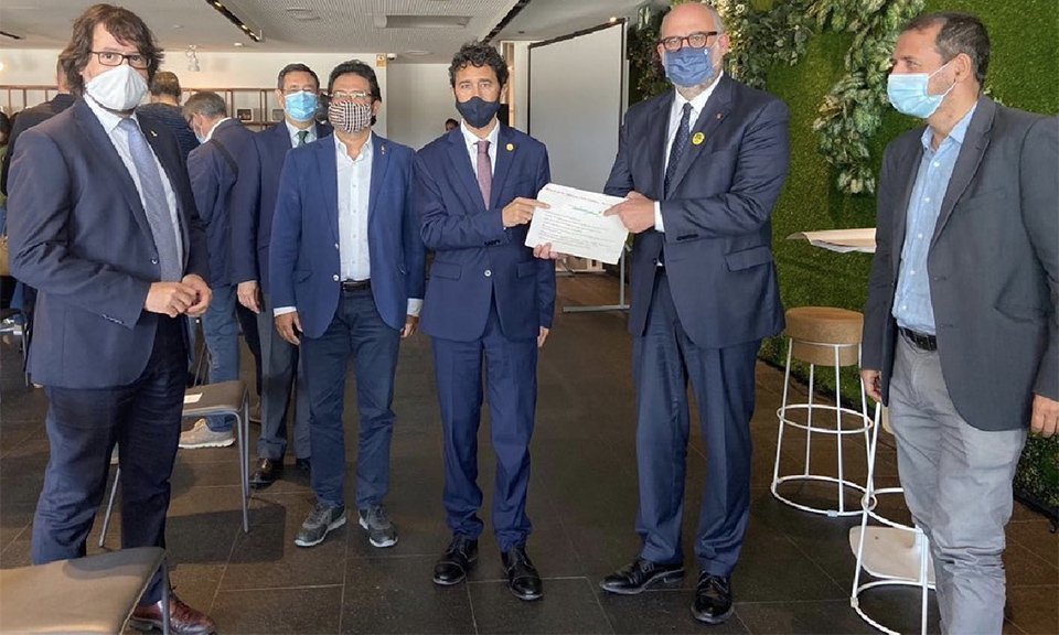 Damià Calvet,i els representants de les administracions
