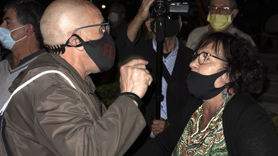 Una dona increpa la Concentració en suport al president Quim Torra a Lleida 1