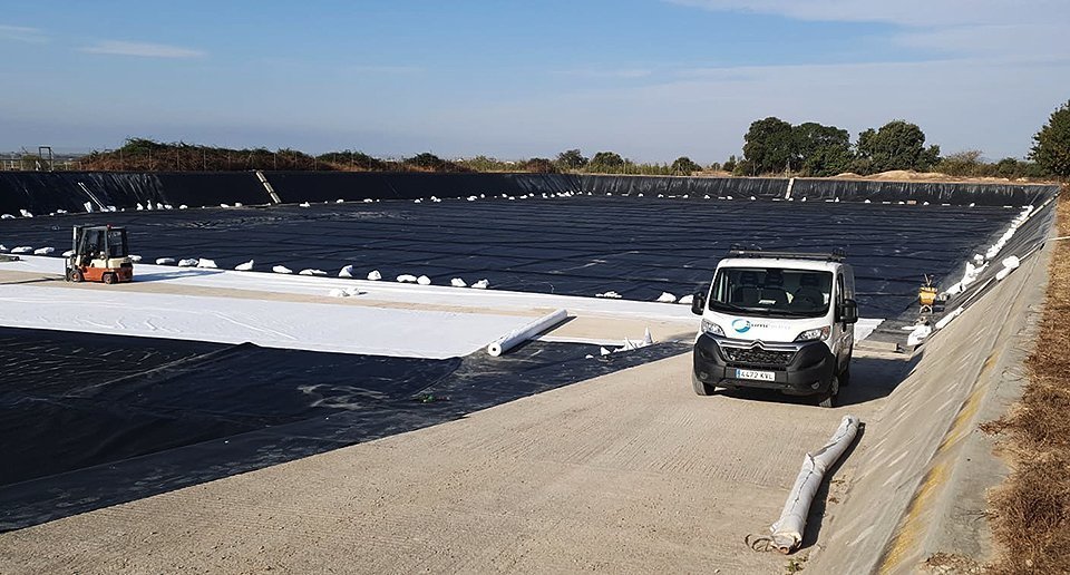 Treballs d'impermeabilització en els diposits de Linyola