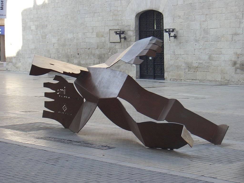 Estàtua en homenatge al Liceu Escolar de Lleida