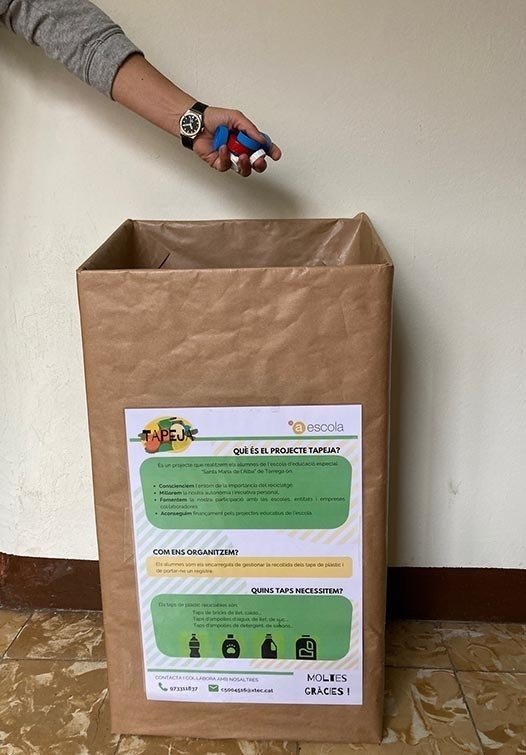 Recollida de taps a Tarroja de Segarra