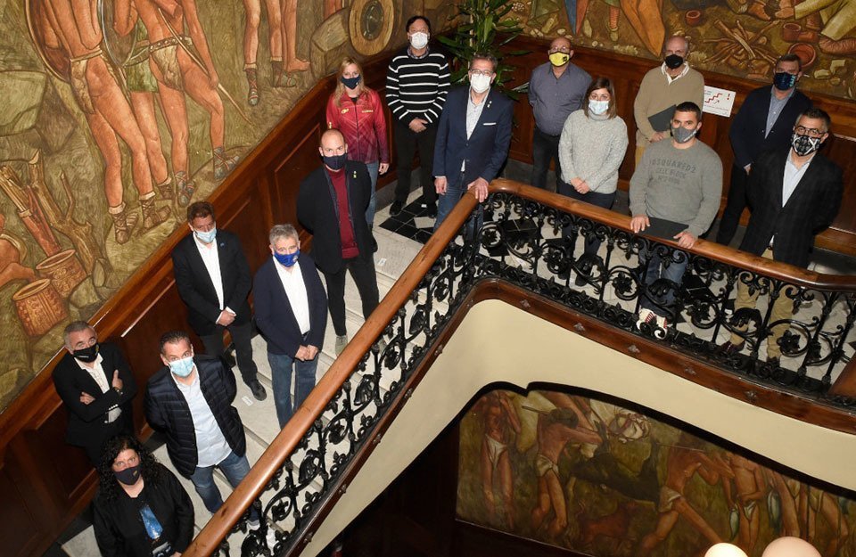 El president Joan Talarn amb els directius dels clubs