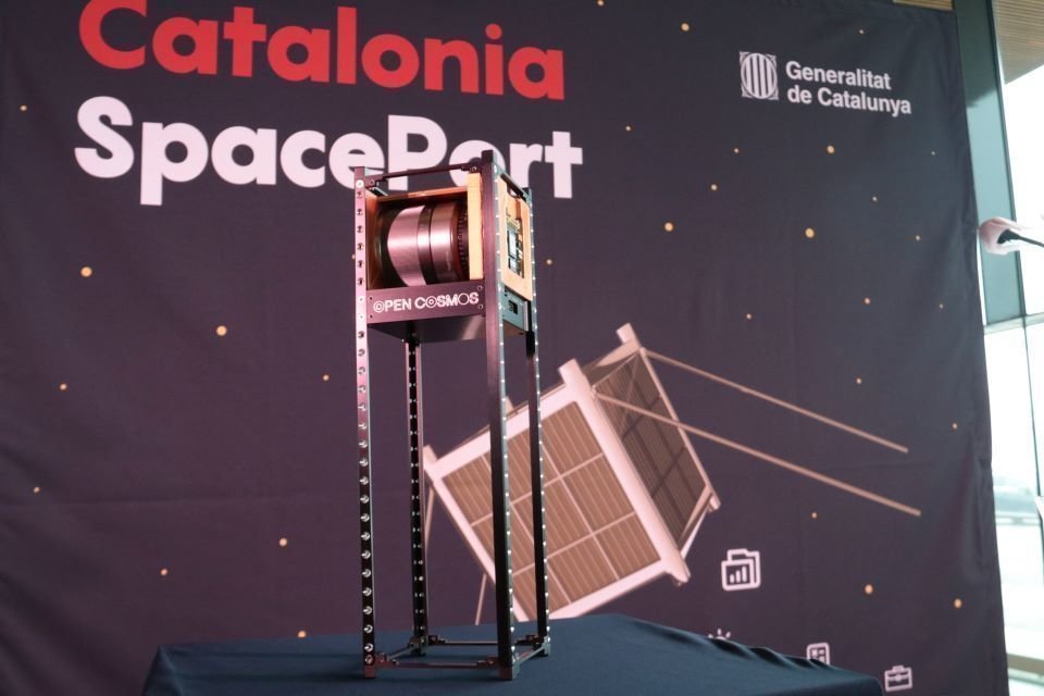 Imatge d'una nanosatèl·lit de la firma Open Cosmos, en el marc de la presentació del Catalonia SpacePort a l'Aeroport de Lleida-Alguaire, el 18 de desembre del 2020. (Horitzontal) - salvador miret