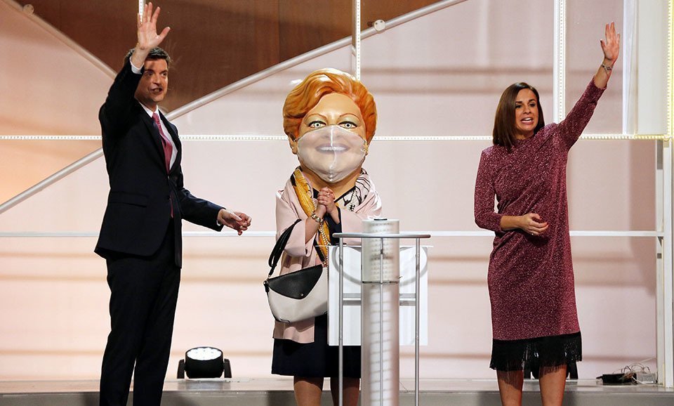 Presentadors del sorteig de la Grossa, Marc Giró i Laia Ferrer amb la Grossa