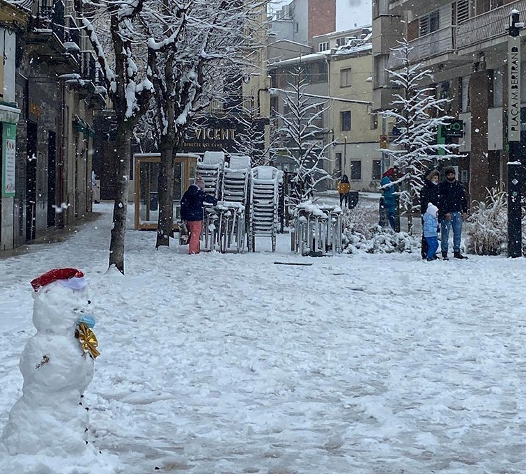 Web  La plaça Manuel Bertrand de Mollerussa sota la neu 1 @MiriamPérez