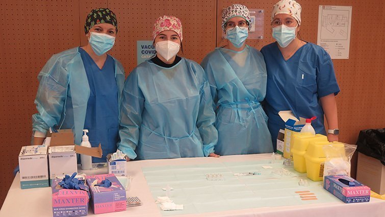 Equip de vacunació que ha administrat la segona dosi a la residència Balàfia I de Lleida @Salut