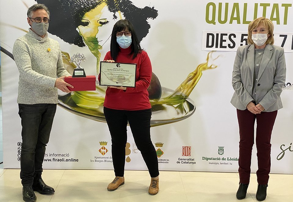 El conseller Ramon Tremosa i ambaixadora de l'oli, Anna Terés