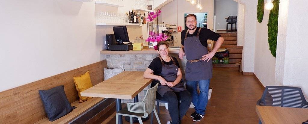Gemma Pons i Xavier Ayala als fogons del restaurant Lo Bistró