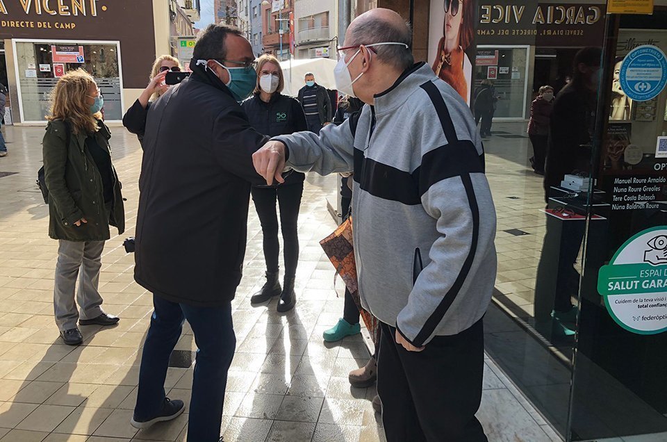 Diari Josep Rull, durant la seva visita pel mercat de Mollerussa