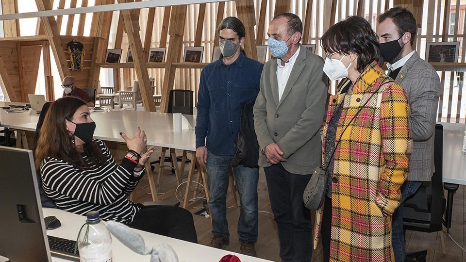 Visita de l'alcalde Miquel Pueyo i membres de la corporació a La Casa de Fusta @Paeria